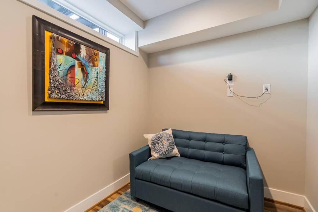 Bougainvillea Dc 2 Bedrooms 2 Bathrooms Plus Den With Twin Sofa Bed And Queen Sofa Bed In Living Room Waszyngton Zewnętrze zdjęcie