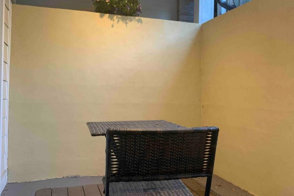Bougainvillea Dc 2 Bedrooms 2 Bathrooms Plus Den With Twin Sofa Bed And Queen Sofa Bed In Living Room Waszyngton Zewnętrze zdjęcie