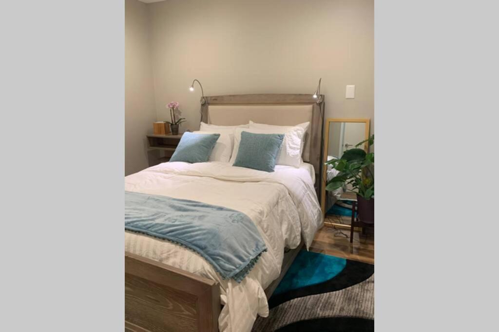 Bougainvillea Dc 2 Bedrooms 2 Bathrooms Plus Den With Twin Sofa Bed And Queen Sofa Bed In Living Room Waszyngton Zewnętrze zdjęcie