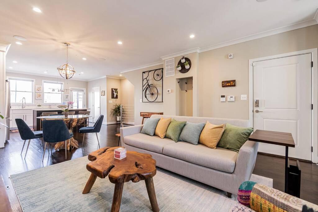Bougainvillea Dc 2 Bedrooms 2 Bathrooms Plus Den With Twin Sofa Bed And Queen Sofa Bed In Living Room Waszyngton Zewnętrze zdjęcie