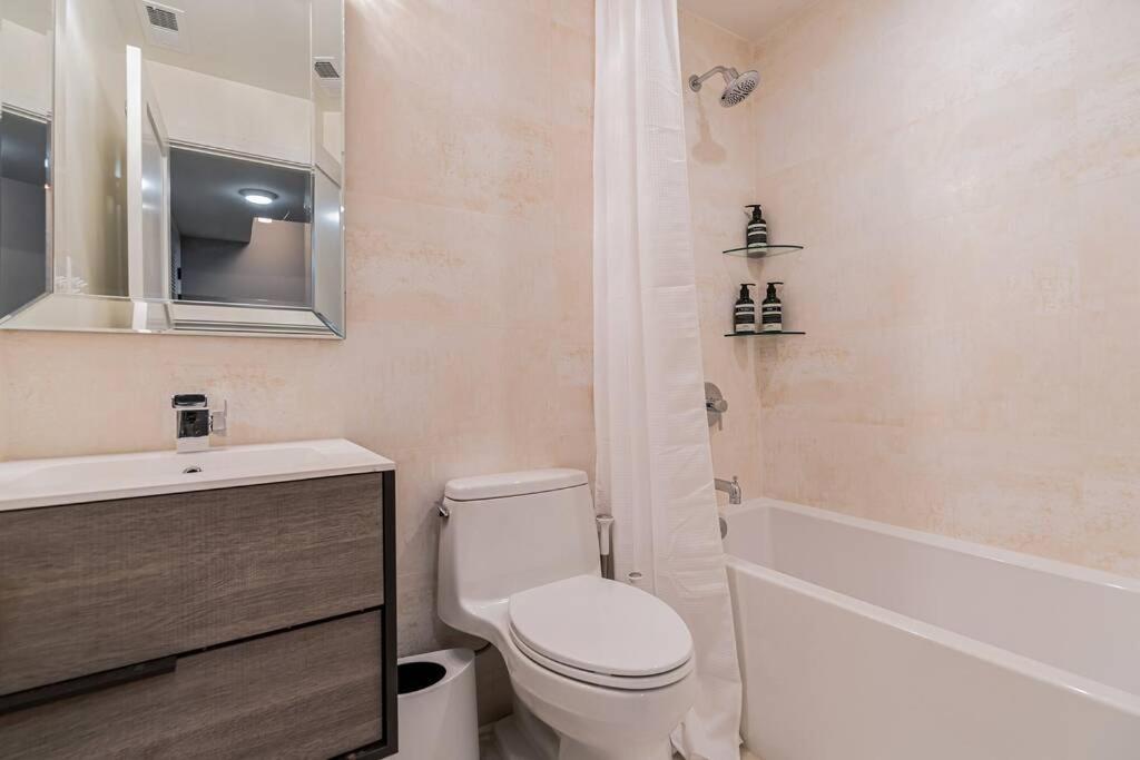 Bougainvillea Dc 2 Bedrooms 2 Bathrooms Plus Den With Twin Sofa Bed And Queen Sofa Bed In Living Room Waszyngton Zewnętrze zdjęcie